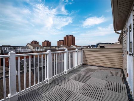 Deluxe Room - North York - Photo 3