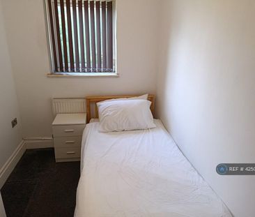 4 bedroom detached house to rent - Photo 5