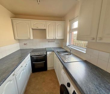 2 bedroom end of terrace house to rent - Photo 3