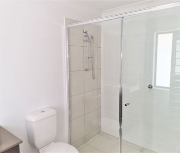 Spacious, Modern Townhome In Quiet Private Neighborhood - Photo 4