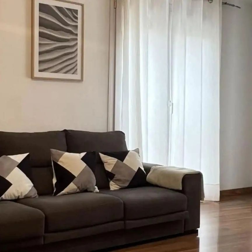 Piso de alquiler en Calle Carrer de la Reina Isabel II, 13, Nuevo Centro - Photo 1