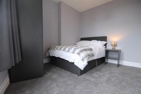 3 bedroom apartment to rent - Photo 4