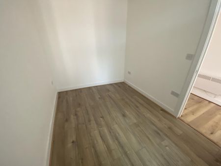 3 bedroom flat to rent - Photo 4