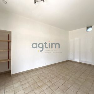 Location Appartement 1 pièce 24m² LA ROCHE SUR YON 85000 - Photo 2