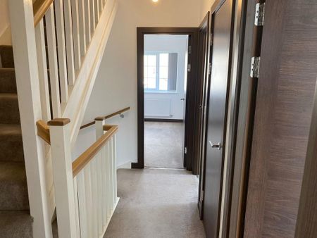 4 bedroom semi-detached house to rent - Photo 4