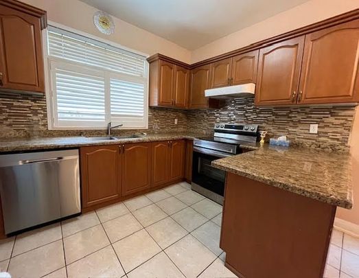 For Lease - 5440 Churchill Meadows Boulevard, Mississauga, Ontario - Photo 1