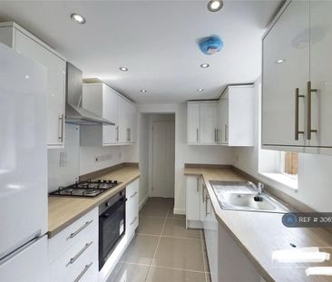 3 bedroom terraced house to rent - Photo 5