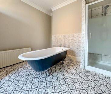 3 bedroom end of terrace house to rent - Photo 4