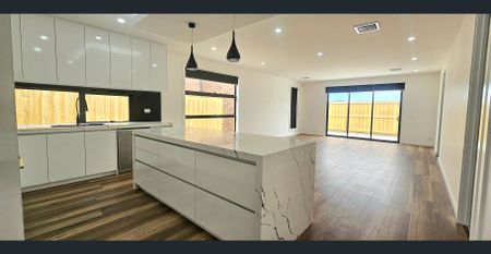 Dual Master Bedrooms with Ensuites – Wollert - Photo 3