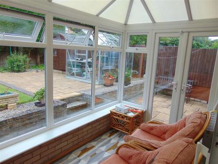 4 bedroom detached house to rent - Photo 3