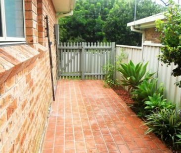 Neat and Tidy Duplex - Lawn Maintenance Included! - Photo 5