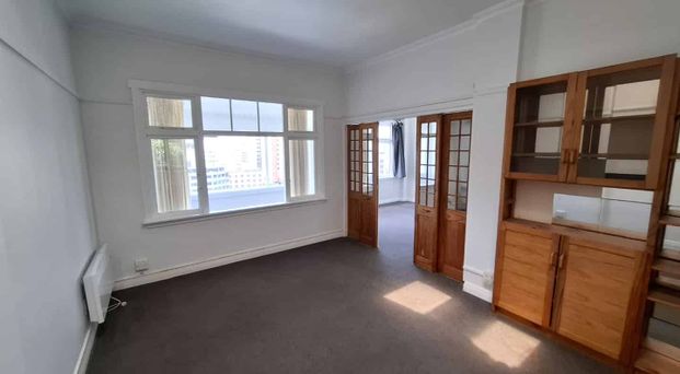 Beautifully Positioned Flat – Freshly Repainted Throughout! - Photo 1