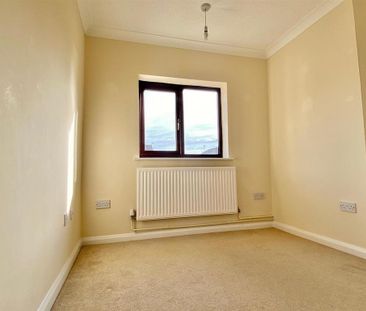 4 bedroom semi-detached house to rent - Photo 4