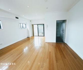 Immaculate Quiet Rear Duplex with Ducted Air Conditioning - Photo 4