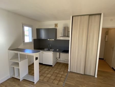 Location Appartement 1 pièce 30m² PONTAULT COMBAULT 77340 - Photo 3