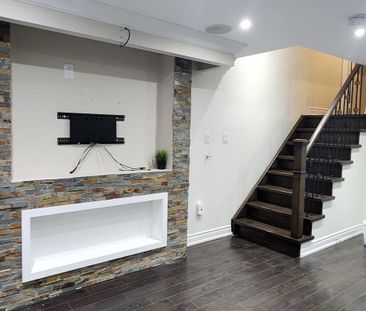 For Lease - 7220 Para Place, Mississauga, Ontario - Photo 2