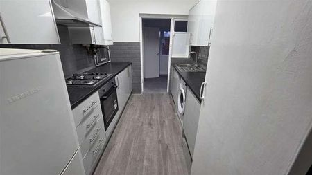 Chepstow Gardens, Southall, UB1 - Photo 5