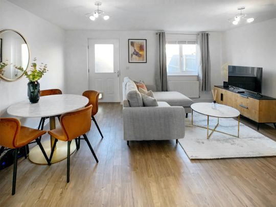 2 Bed, House - Photo 1