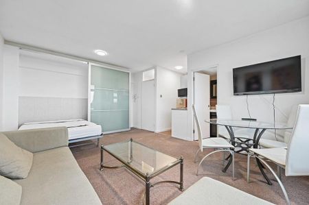 Studio to rent - Photo 2