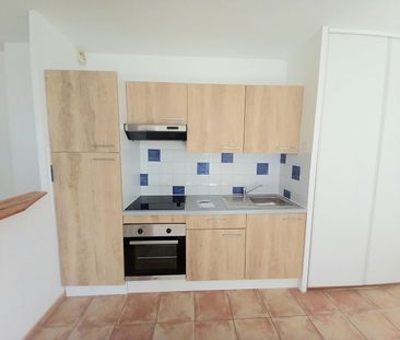 SAINT CHAMAS CENTRE VILLE APPARTEMENT T1, - Photo 5