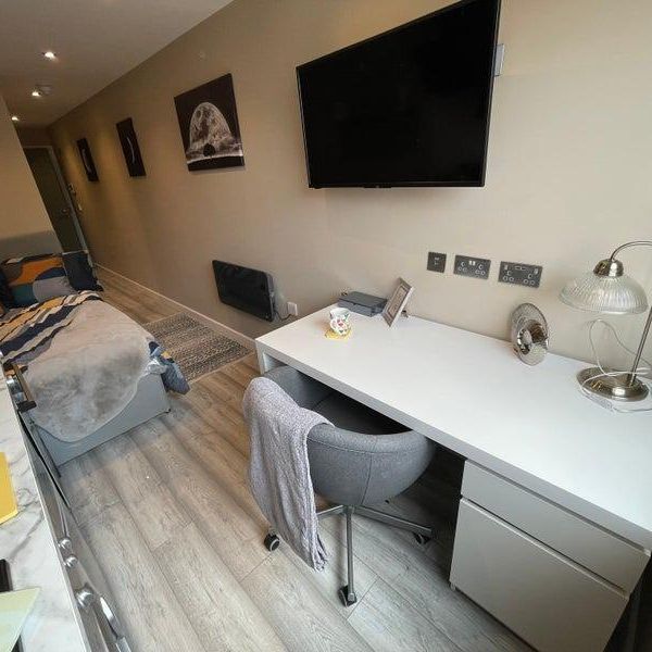 Studio to rent - Photo 1