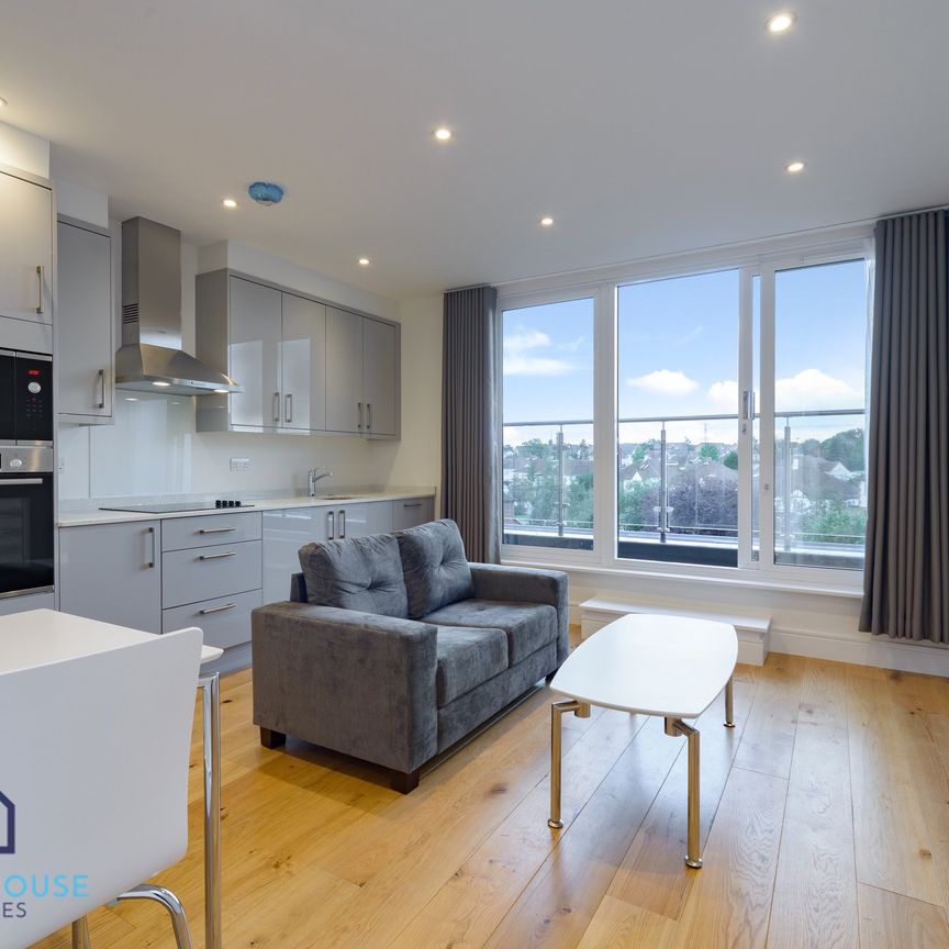 Park Avenue, Bushey, WD23 - One Bedroom Flat To Rent - £312pw / £1,350pcm - Photo 1
