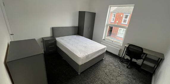 1 bedroom in a house share to rent - Photo 2