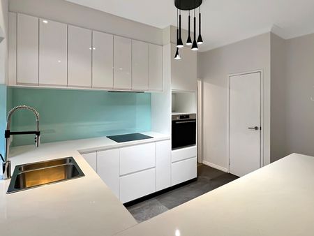 Tranquil Highgate Living: Modern Comfort Meets Urban Convenience - Photo 4