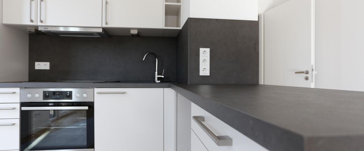 Moderne 2-Zi.-Wohnung am Wasser mit großer Loggia und durchdachtem Grundriss - Foto 1