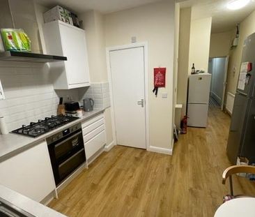 Room in a Shared House, Hardwicke Road, N13 - Photo 2