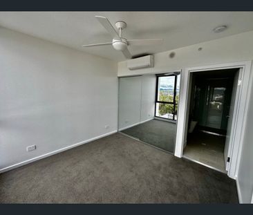 Modern 2-Bedroom Apartment with Resort-Style Facilities - Photo 2