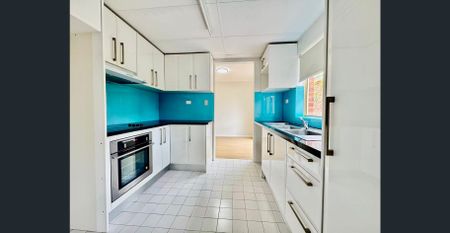 Renovated Modern Interiors Full-Brick Townhouse - Photo 4