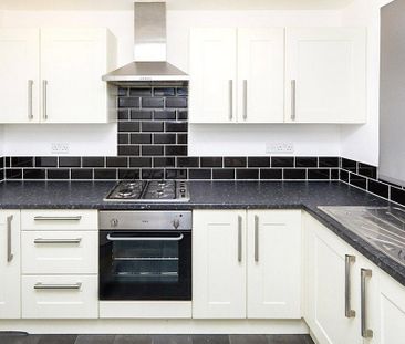 2 bedroom end of terrace house to rent - Photo 4