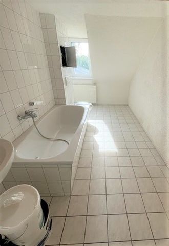 IN SANIERUNG! Dachgeschosswohnung zu vermieten! - Foto 3