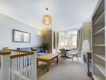 2 bedroom maisonette to rent - Photo 2