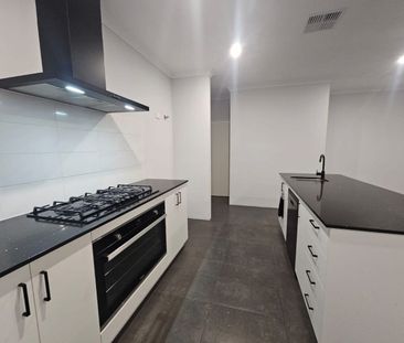 Stunning Family Home - Photo 2