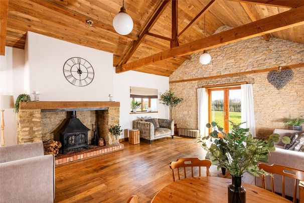 5 bedroom barn conversion to rent - Photo 1