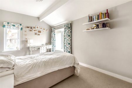 5 bedroom detached house to rent - Photo 2