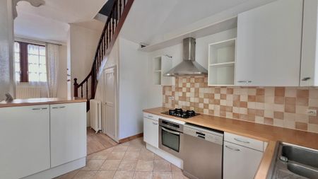 Location Maison 9 pièces 221m² NANTES 44000 - Photo 2