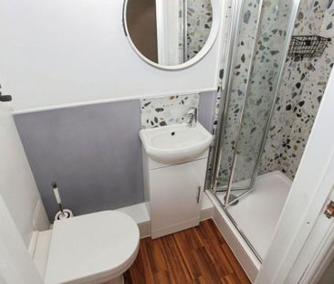 1 bedroom in a house share to rent - Photo 6