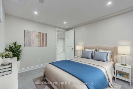 Detached Home For Lease | N9253934 - Photo 4