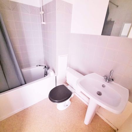 VILLERS LES NANCY BEAU STUDIO LUMINEUX DE 31 M2 AVEC BALCON - Photo 3