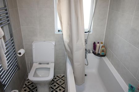 London Road, High Wycombe - Photo 2