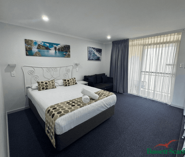FURNISHED MANDURAH FORESHORE LIVING - Photo 1