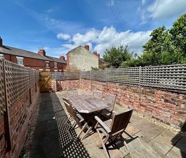 2 bedroom terraced house to rent - Photo 4
