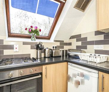 The Oaks, Moormede Crescent, Staines-upon-Thames, Surrey, TW18 4SG - Photo 5