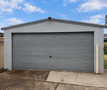 VERSATILE GARAGE & WORKSHOP SPACE – FUNCTIONALITY MEETS FAMILY LIVING - Photo 6