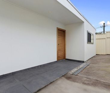 Modern two bedroom Granny Flat in Roselands - Photo 2