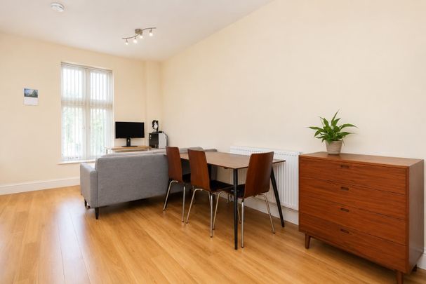 Studio Flat, Lewisham High St, SE13 - Photo 1
