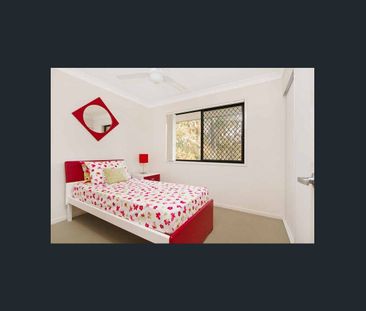 3 Bed Townhouse NBN Internet With Aircon - Photo 6